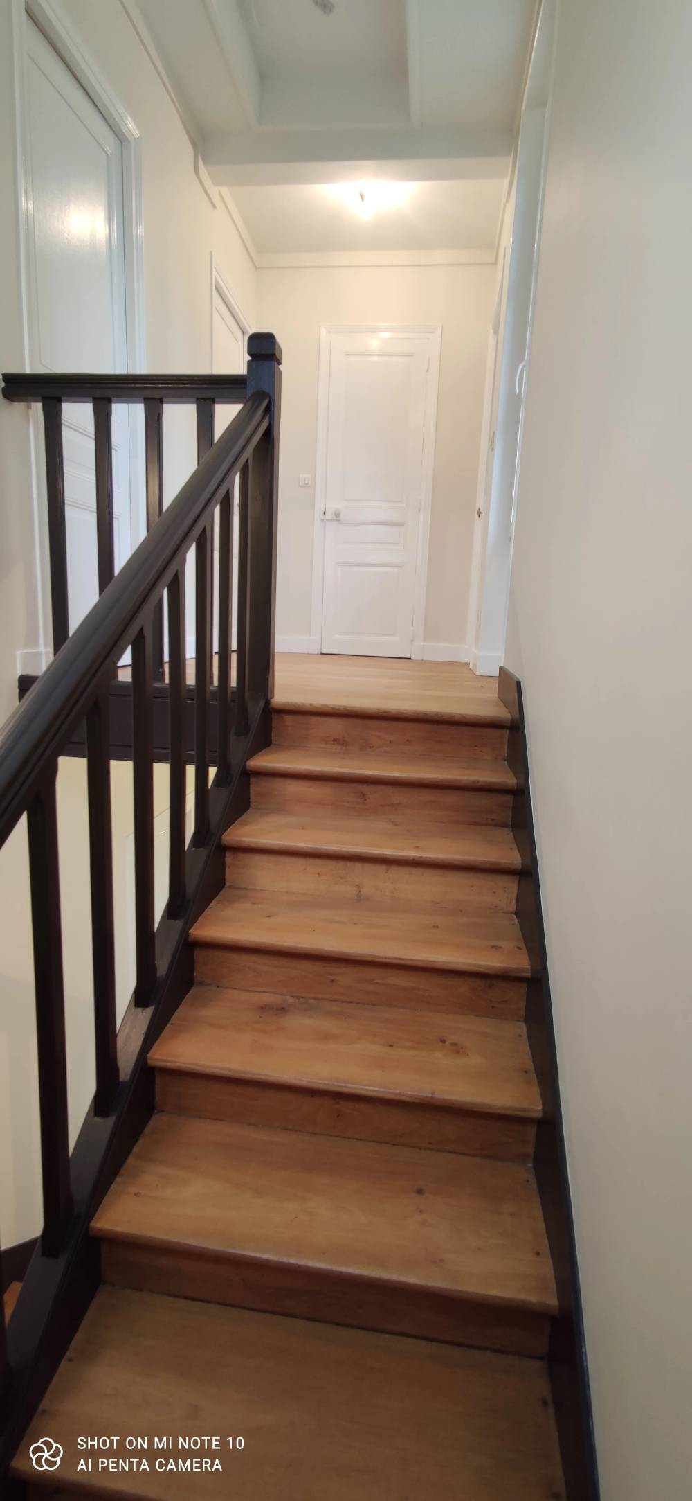 escalier poncé et peinture rambarde